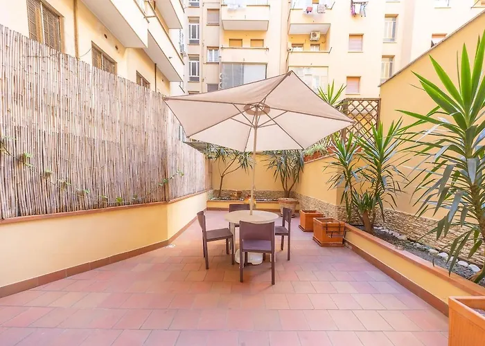 Vatican With Private Patio Near San Pietro Apartment Rom