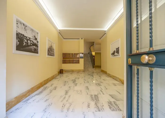 Vatican With Private Patio Near San Pietro Apartment
