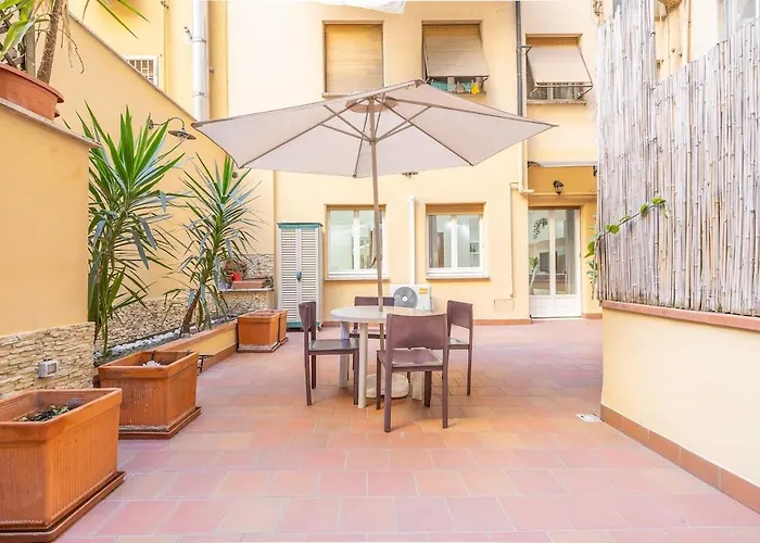 Vatican With Private Patio Near San Pietro Apartment *